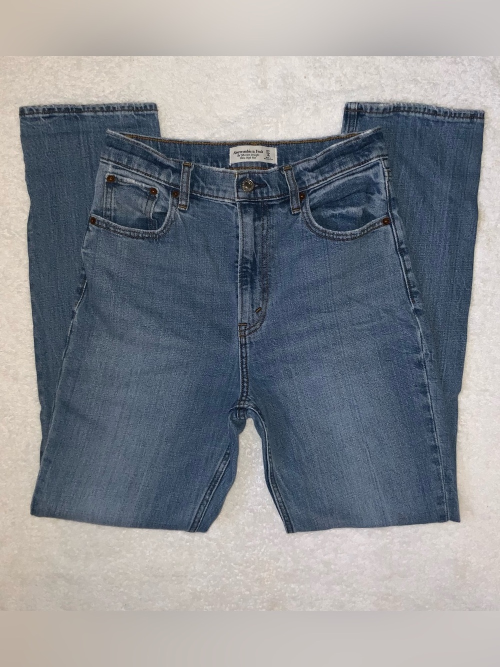 Abercrombie & Fitch Women’s The 90’s Slim Straight Ultra High Rise